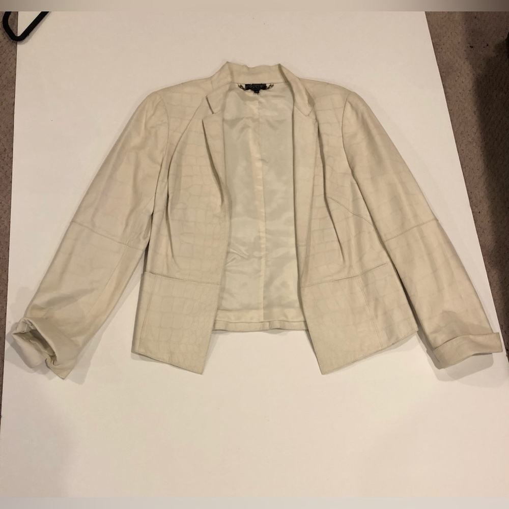 Worth New York 100% Genuine Leather Jacket White/Cream Size 10. EUC